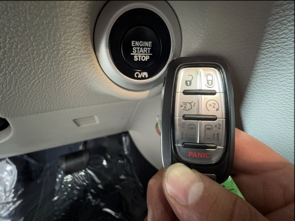 2022 Chrysler Voyager LX