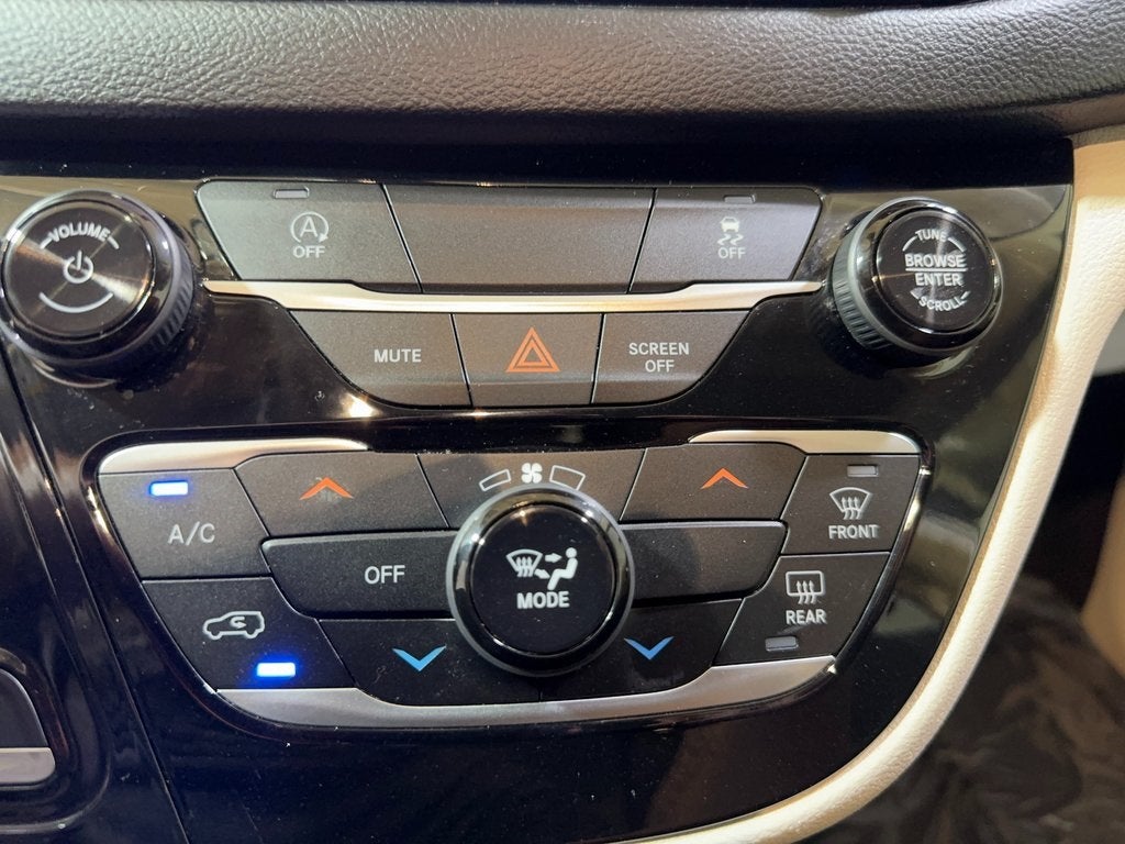 2022 Chrysler Voyager LX