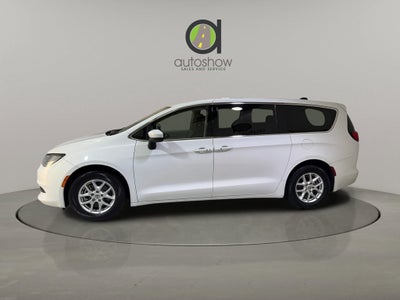 2022 Chrysler Voyager LX