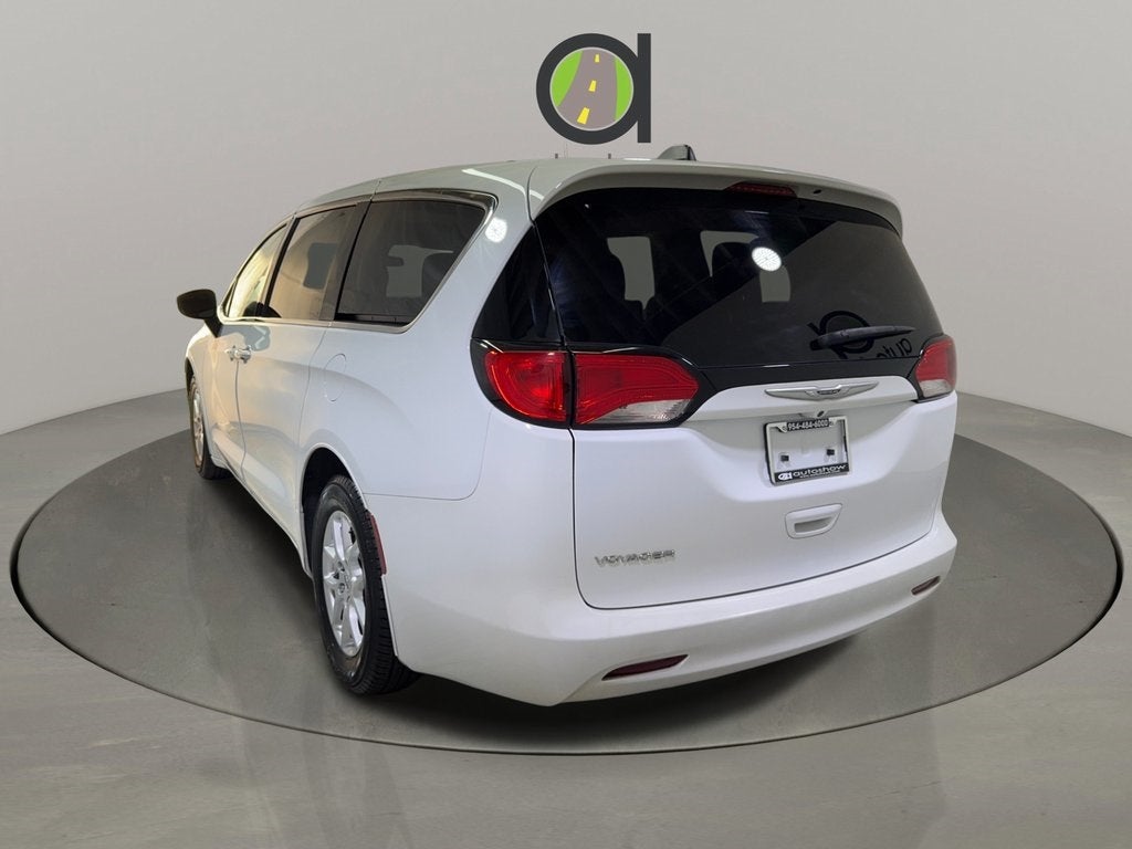 2022 Chrysler Voyager LX