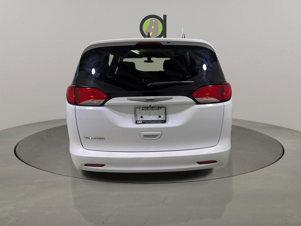 2022 Chrysler Voyager LX