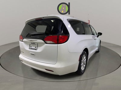 2022 Chrysler Voyager LX