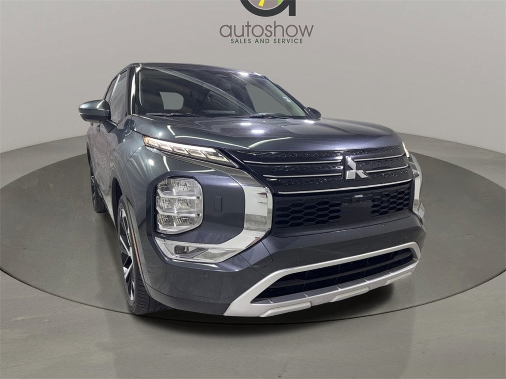 2024 Mitsubishi Outlander SE Black Edition w/Pano Roof