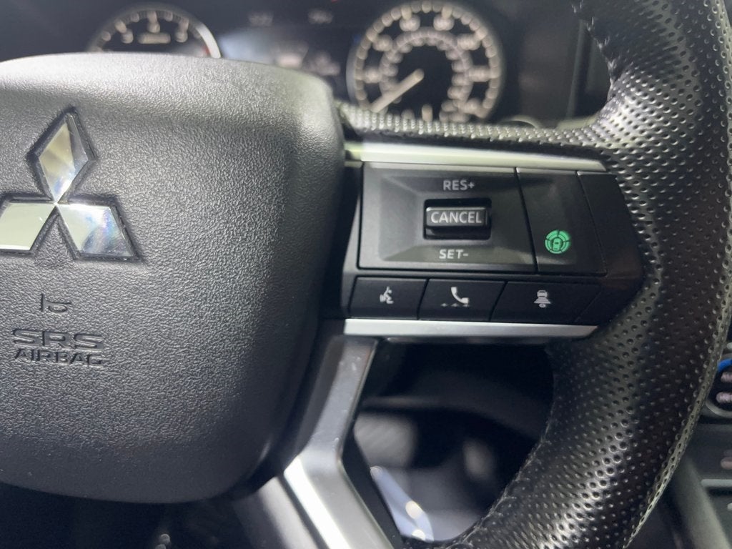 2024 Mitsubishi Outlander SE Black Edition w/Pano Roof