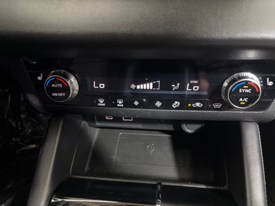 2024 Mitsubishi Outlander SE Black Edition w/Pano Roof