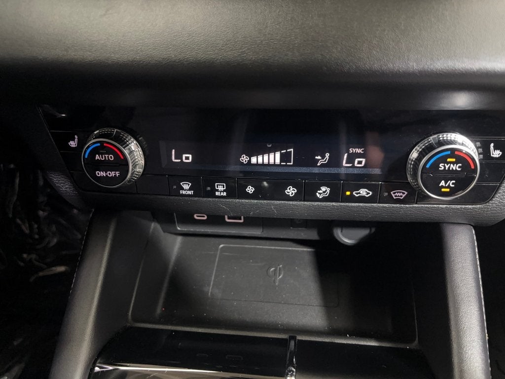 2024 Mitsubishi Outlander SE Black Edition w/Pano Roof