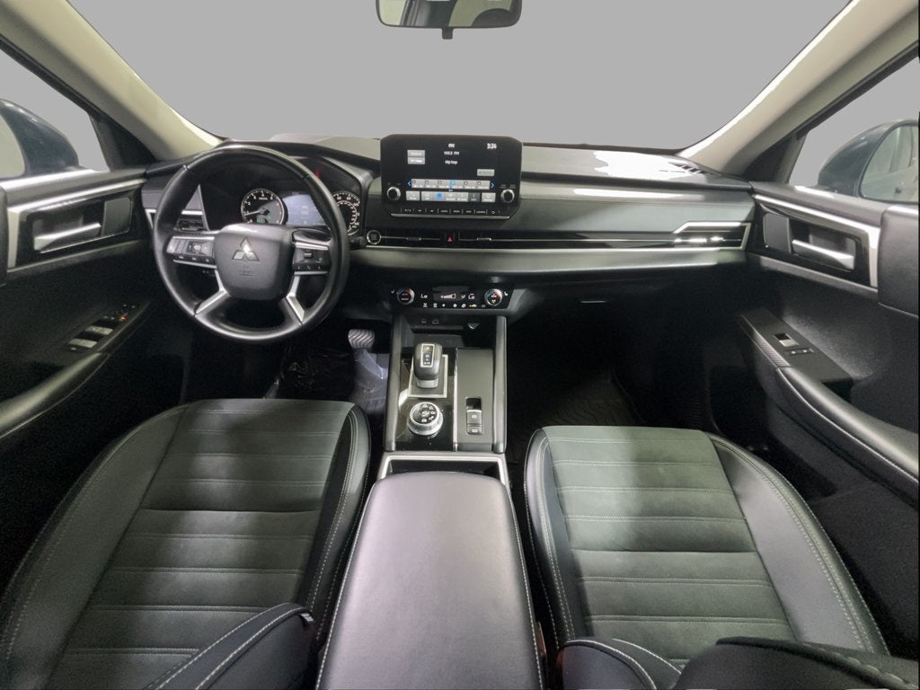 2024 Mitsubishi Outlander SE Black Edition w/Pano Roof