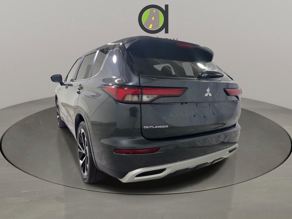 2024 Mitsubishi Outlander SE Black Edition w/Pano Roof