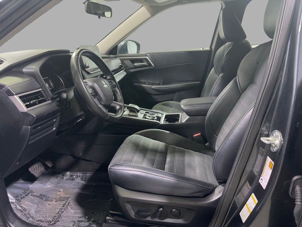 2024 Mitsubishi Outlander SE Black Edition w/Pano Roof