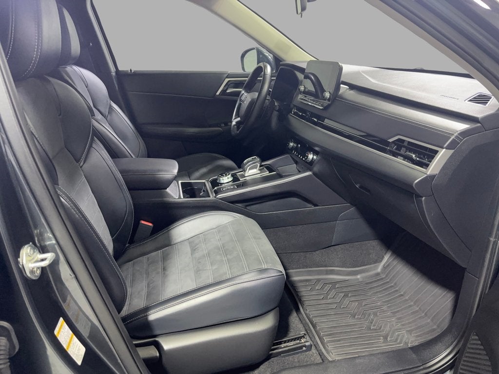 2024 Mitsubishi Outlander SE Black Edition w/Pano Roof